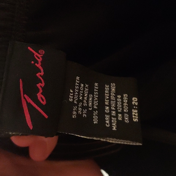 Beautiful NWOT black formal dress with boning. Size 20 plus - Picture 9 of 9